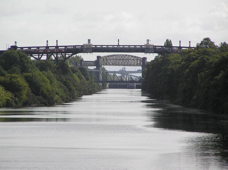 P8250122.JPG - The Manchester Ship Canal near Stockton Heath.