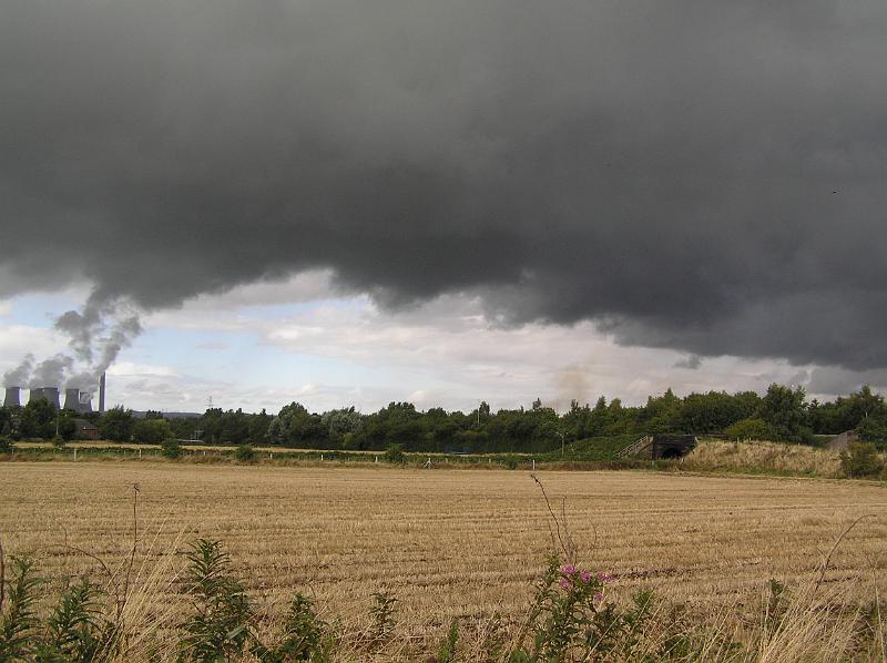 P8250127.JPG - Threatening skies, Daresbury.