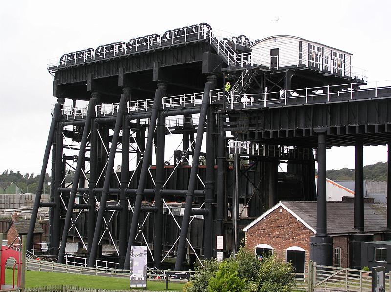 P8260149.JPG - The Anderton Boat Lift in operation.