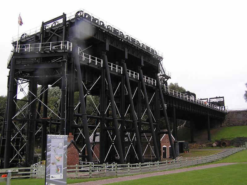 P8260155.JPG - The Anderton Boat Lift. (Sorry about the rain splashes!)