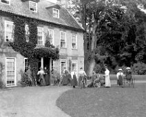 Bicycle group at Sedgeford Hall The same bicycle outing as in 10:1 Original caption: Bicycle group at Sedgeford