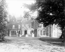 Gennings Park, Hunton, Kent This photo is also in the Woodgate albums with the following inscription on the back:- Gennings Kent Uncle Fred's when he was member for Original caption: A...