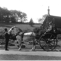 Pony and trap + 2 Sedgeford Hall Original caption: Pony and trap + 2