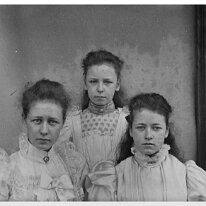 The 3 girls Original caption: The 3 girls