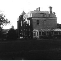 Tanyard House Little Mill, East Peckham now part of the factory of Muraspec Ltd. manufacturers of wall coverings. Original caption: East Peck. House