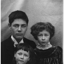 Gertie, Nona, Gilbert before he went to N.Z Original caption: Gertie, Nona and Gilbert before he went to N.Z