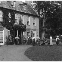 Bicycle group at Sedgeford Hall The same bicycle outing as in 10:1 Original caption: Bicycle group at Sedgeford
