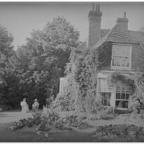 2 ladies in a garden Original caption: 2 ladies in a garden